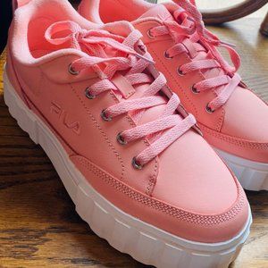Women's Fila Peach Sandblast Low Sneakers
